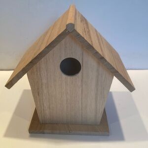NWOT Wood Birdhouse